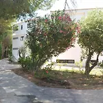 尼基公寓式酒店 伊利索斯
